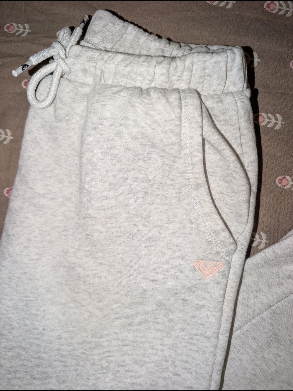 2/20$ 💓 Roxy Sweatpants - Picture 2 of 2